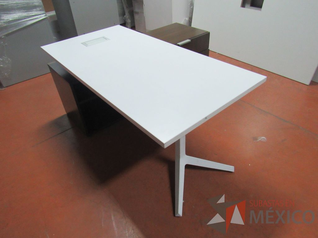 Lote 033 - Escritorio ejecutivo sobre credenza - Imagen 9