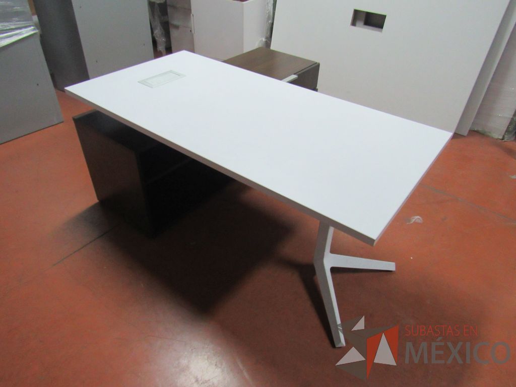 Lote 033 - Escritorio ejecutivo sobre credenza - Imagen 6