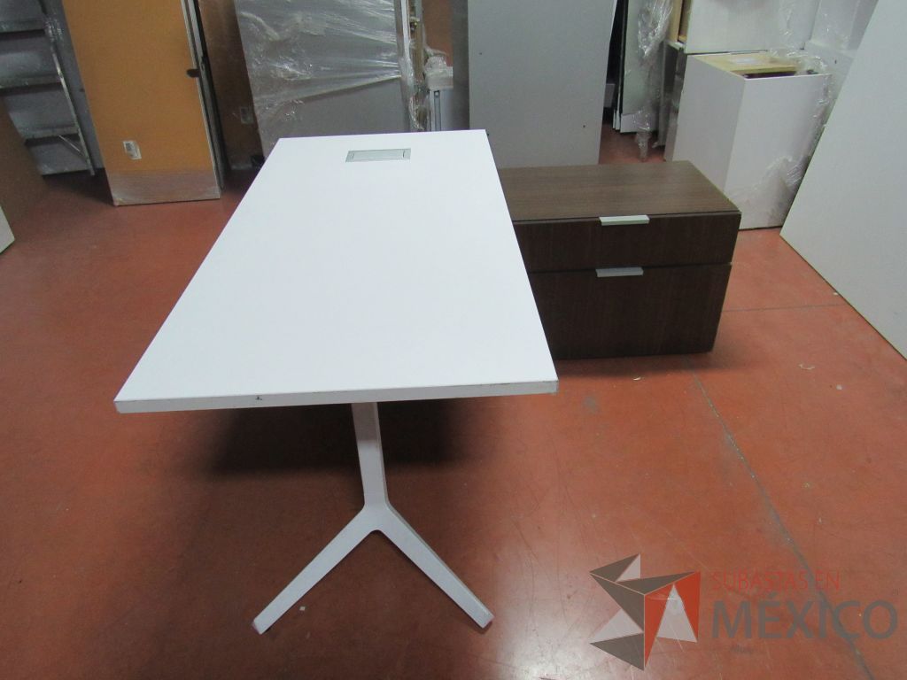 Lote 033 - Escritorio ejecutivo sobre credenza - Imagen 5