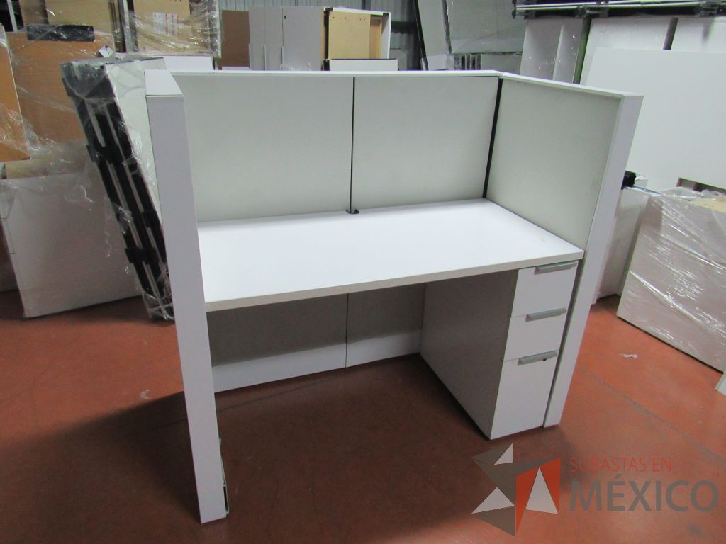 Lote 030 - 3 Estaciones de trabajo individuales con mampara y archivero de pedestal de 3 cajones color blanco - Imagen 7