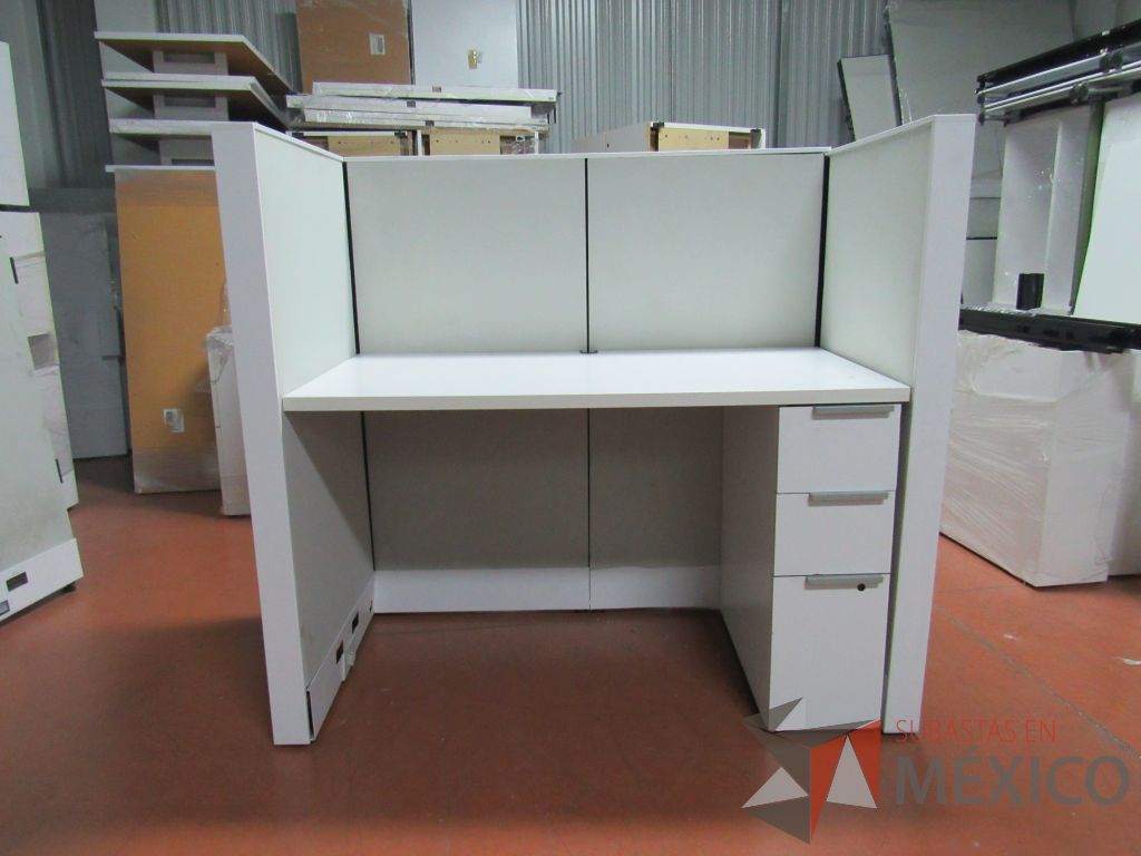 Lote 030 - 3 Estaciones de trabajo individuales con mampara y archivero de pedestal de 3 cajones color blanco - Imagen 13