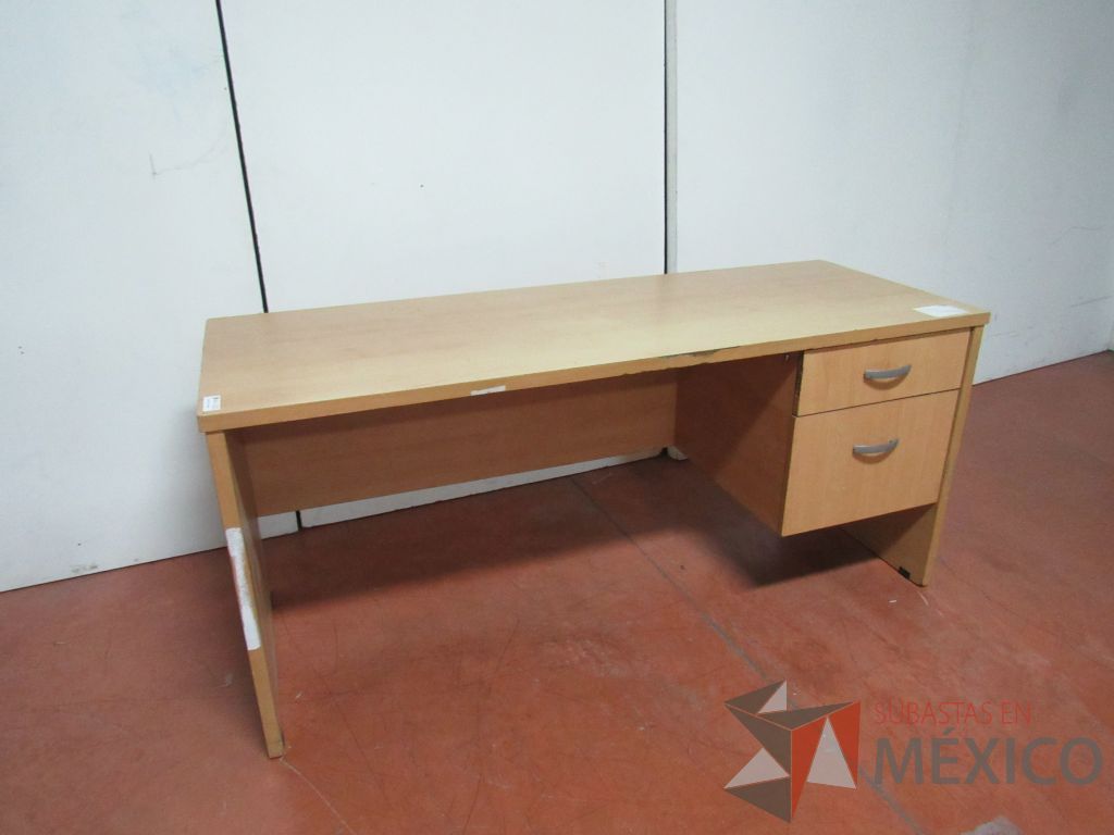 Lote 038 - Escritorio con 2 cajones color madera y 2 Archiveros de pedestal de 3 cajones con cubierta color madera - Imagen 13