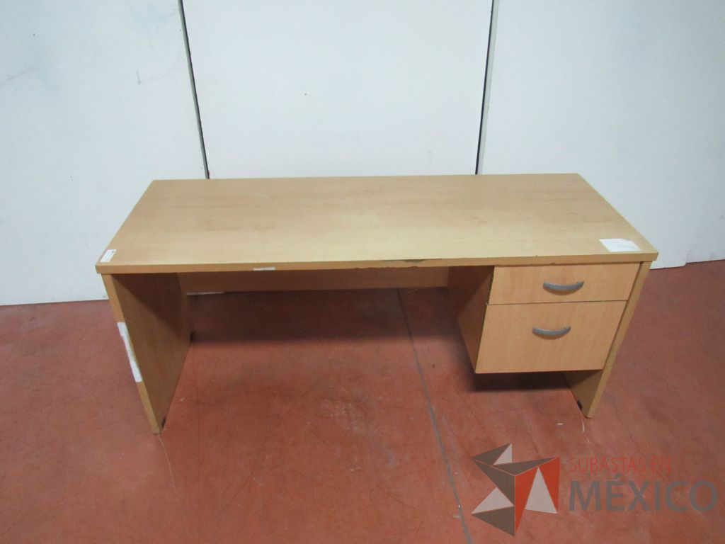 Lote 038 - Escritorio con 2 cajones color madera y 2 Archiveros de pedestal de 3 cajones con cubierta color madera - Imagen 15