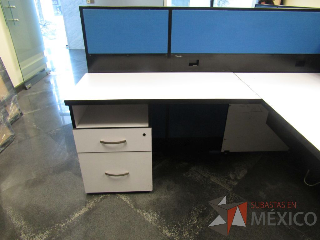 Lote 008 - Estación de trabajo para 4 personas con 4 archiveros de 2 cajones - Imagen 16