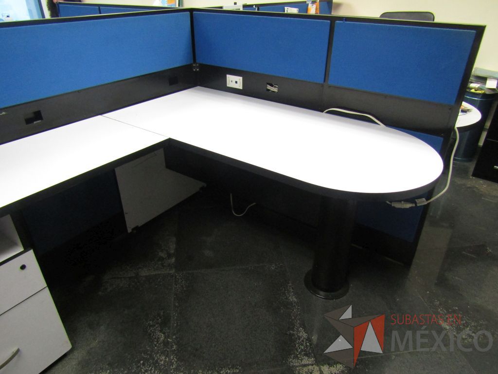 Lote 008 - Estación de trabajo para 4 personas con 4 archiveros de 2 cajones - Imagen 20