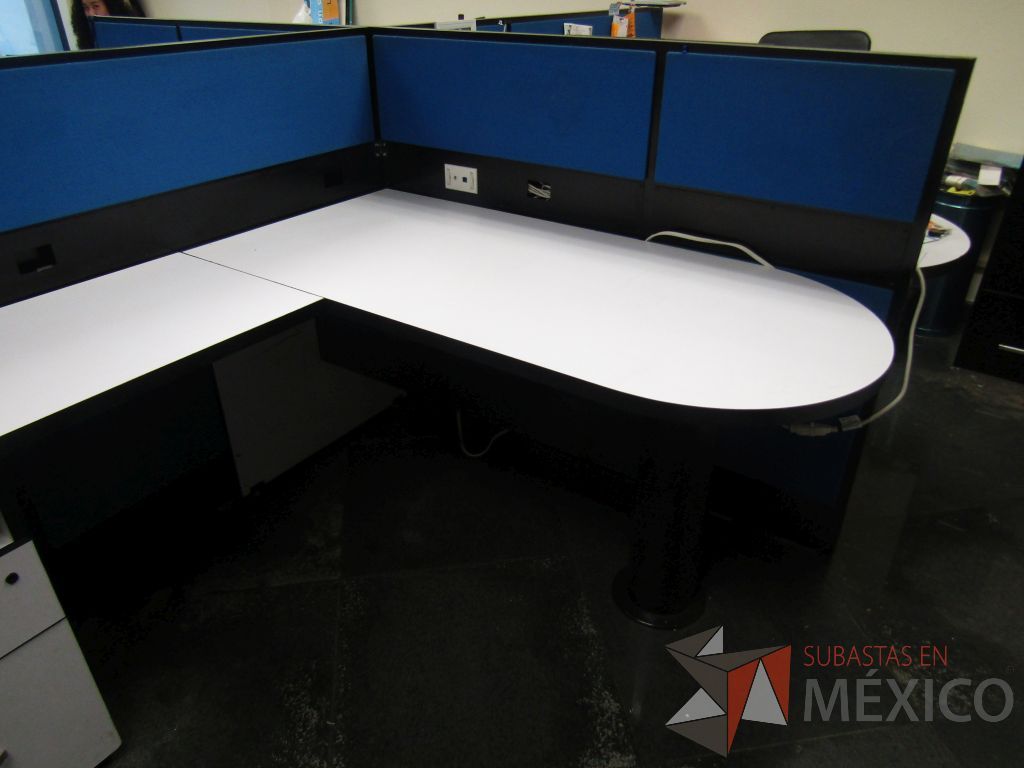 Lote 008 - Estación de trabajo para 4 personas con 4 archiveros de 2 cajones - Imagen 21