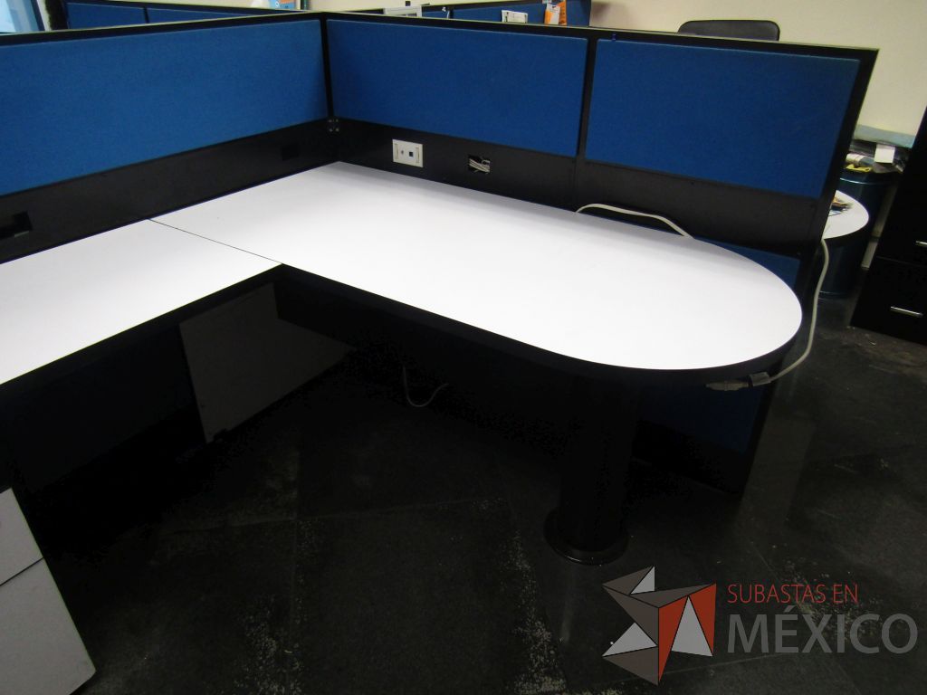 Lote 008 - Estación de trabajo para 4 personas con 4 archiveros de 2 cajones - Imagen 23