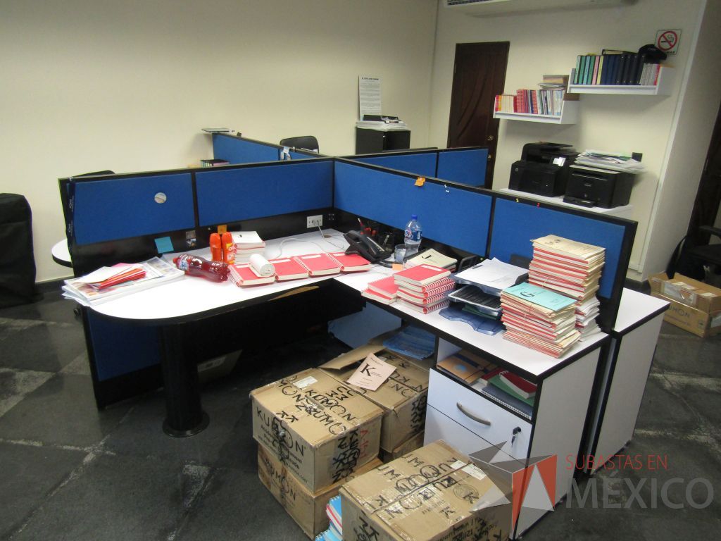 Lote 008 - Estación de trabajo para 4 personas con 4 archiveros de 2 cajones - Imagen 27