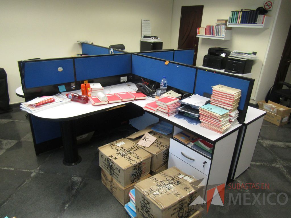 Lote 008 - Estación de trabajo para 4 personas con 4 archiveros de 2 cajones - Imagen 28