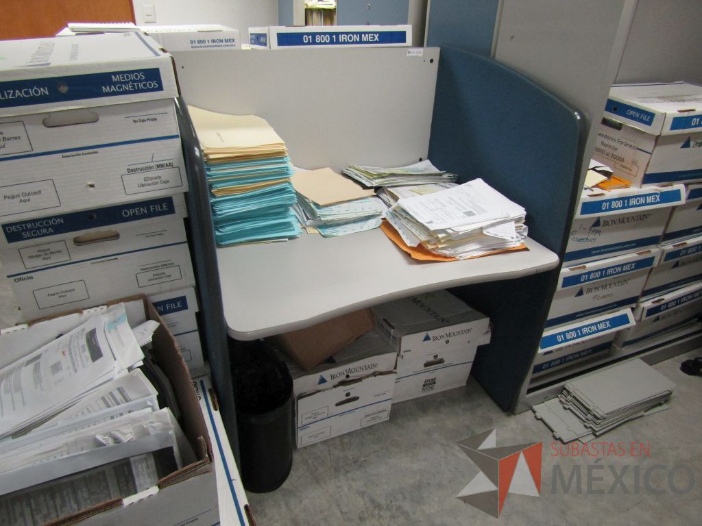 Lote 113 - Estación de trabajo para 1 persona mampara baja color azul con gris (Desarmada) - Imagen 5
