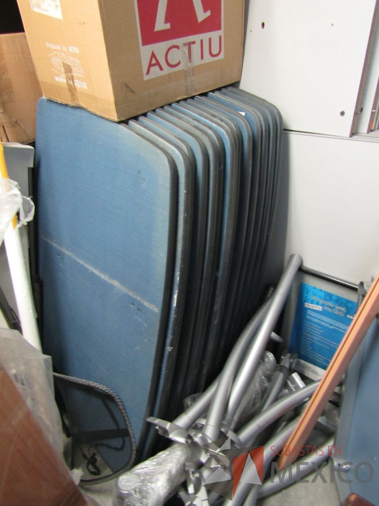 Lote 113 - Estación de trabajo para 1 persona mampara baja color azul con gris (Desarmada) - Imagen 8