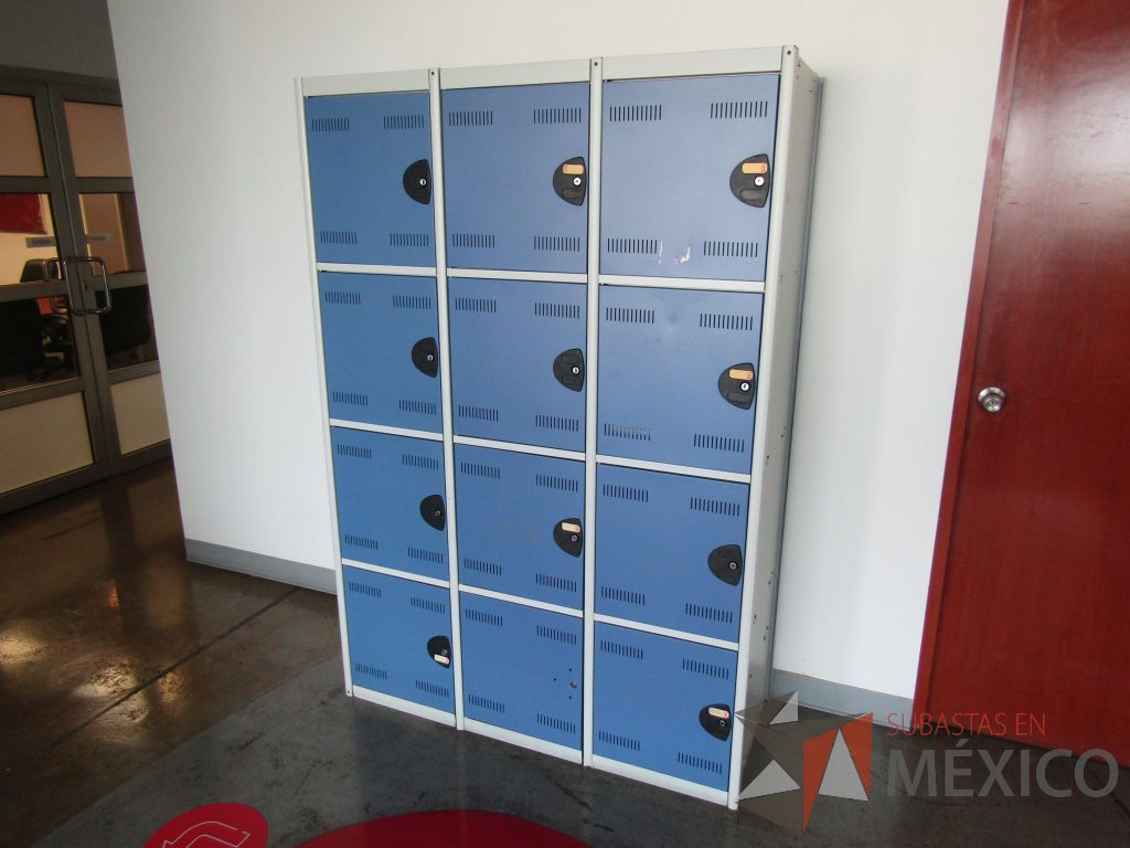 Lote 029 - Locker métalico con 12 puertas color azul con blanco con 12 puertas color azul con blanco - Imagen 3