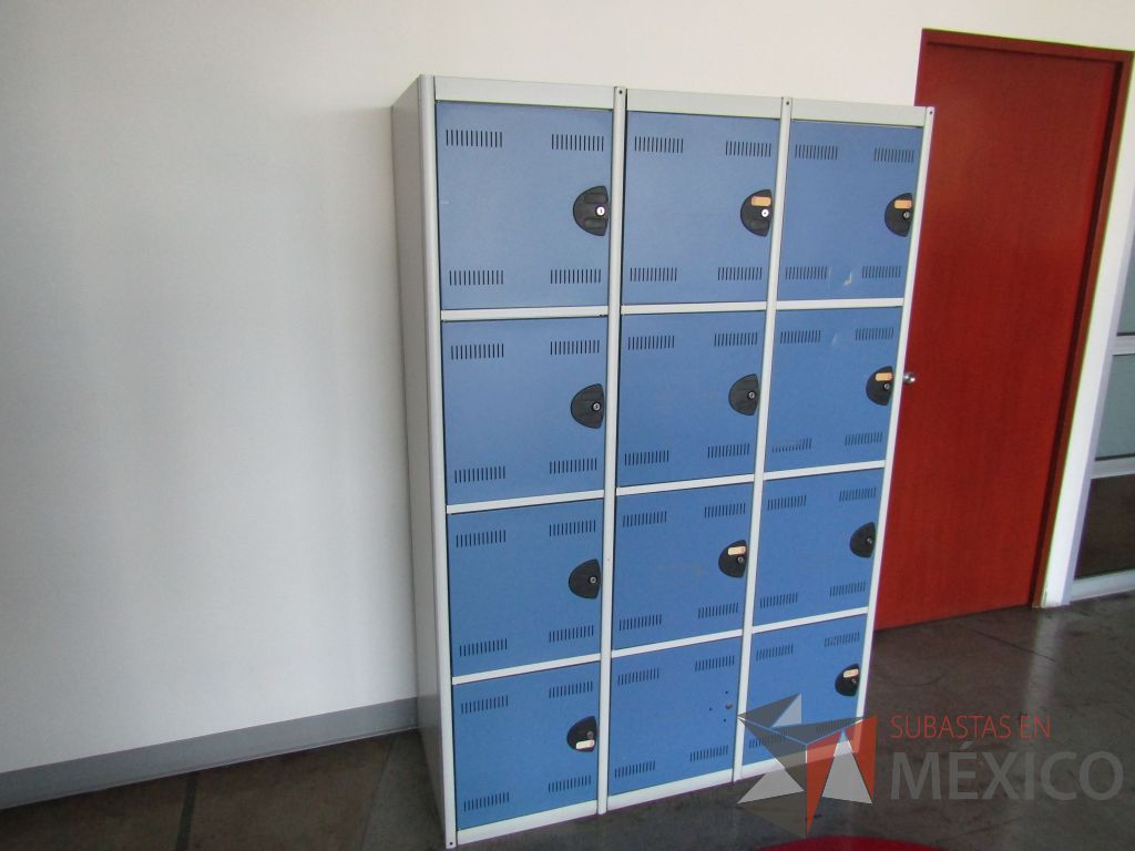 Lote 029 - Locker métalico con 12 puertas color azul con blanco con 12 puertas color azul con blanco - Imagen 4