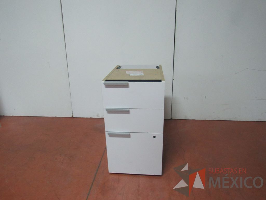 Lote 029 - 12 Archiveros de pedestal de 3 cajones y 12 Cubiertas color blanco - Imagen 2