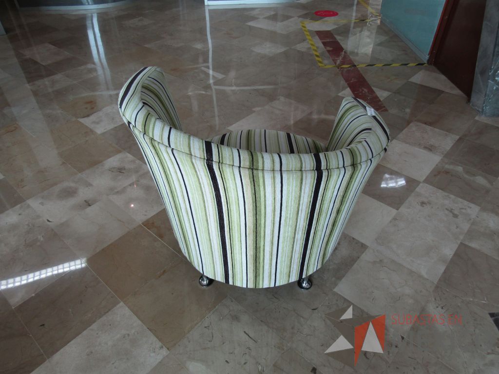 Lote 096 - Sillón de 1 plaza en tela varios colores on 4 patas métalicas - Imagen 3