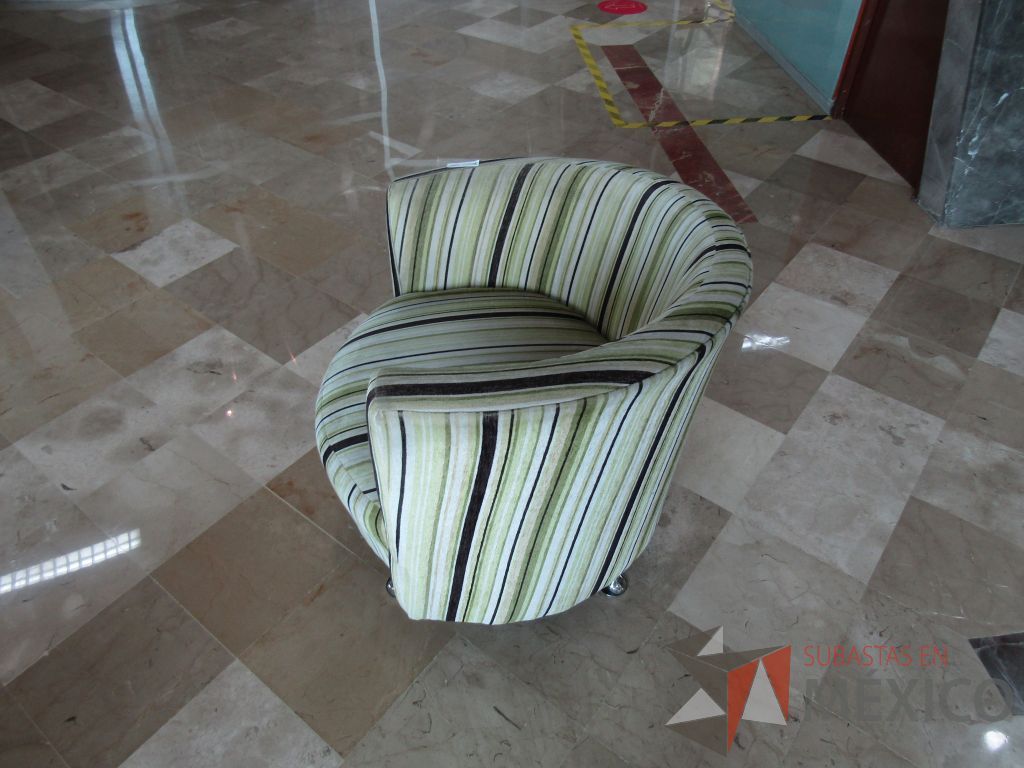 Lote 096 - Sillón de 1 plaza en tela varios colores on 4 patas métalicas - Imagen 4
