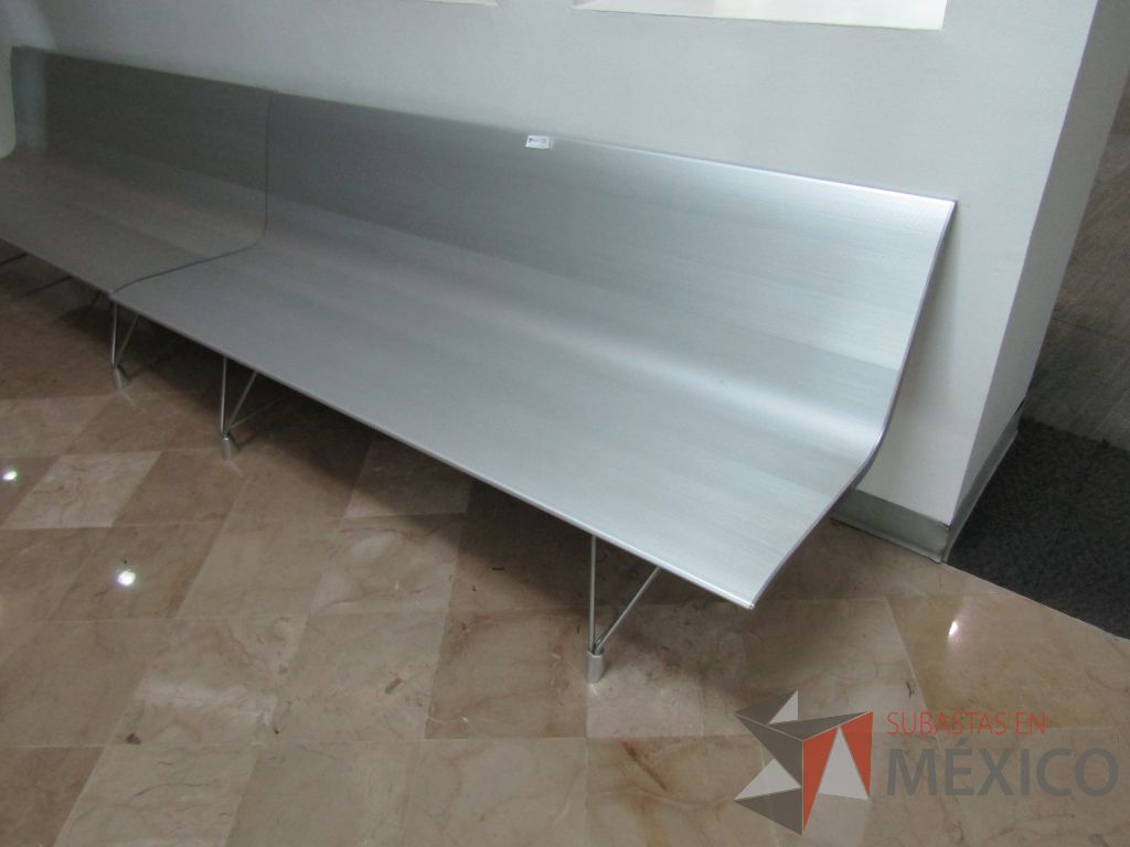 Lote 505 - Banca metálica para 3 personas color gris