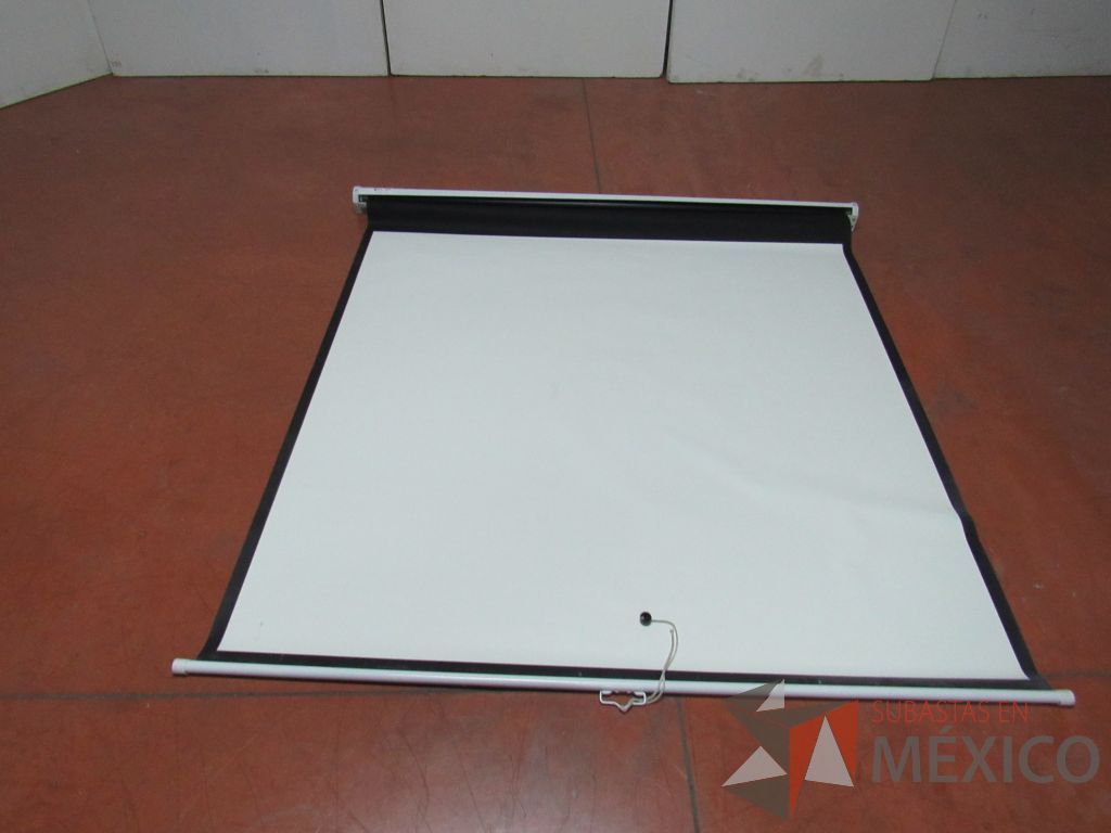 Lote 067 - Pantalla para proyector Mattweiss - Imagen 2