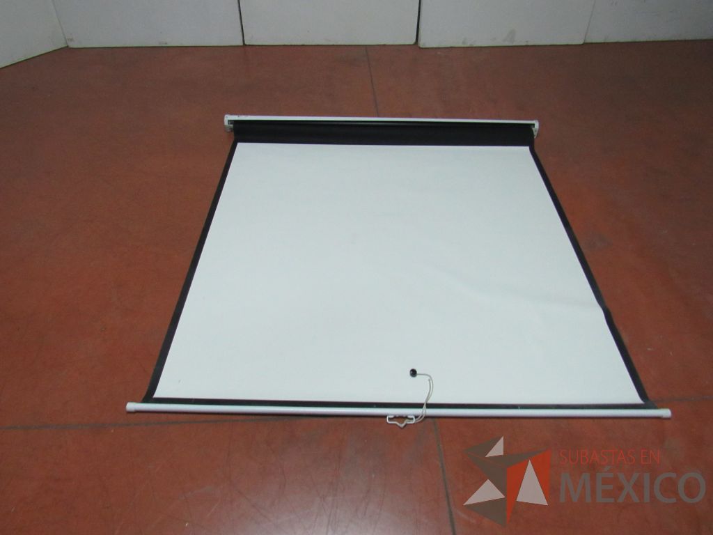 Lote 067 - Pantalla para proyector Mattweiss - Imagen 4