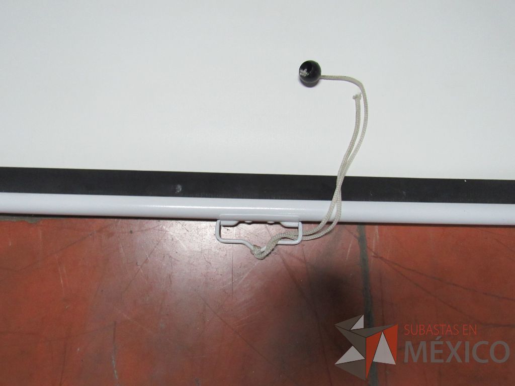 Lote 067 - Pantalla para proyector Mattweiss - Imagen 5