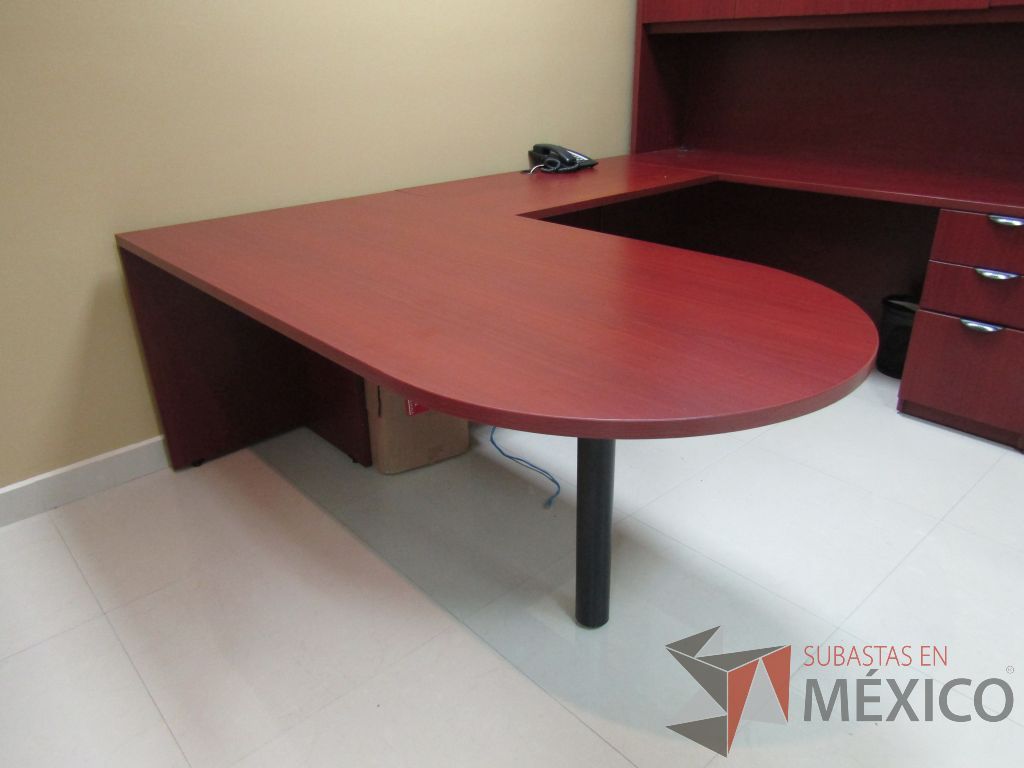 Lote 049 - Escritorio en herradura con archivero de pedestal de 3 cajones y librero sobrepuesto de 4 puertas color café - Imagen 5