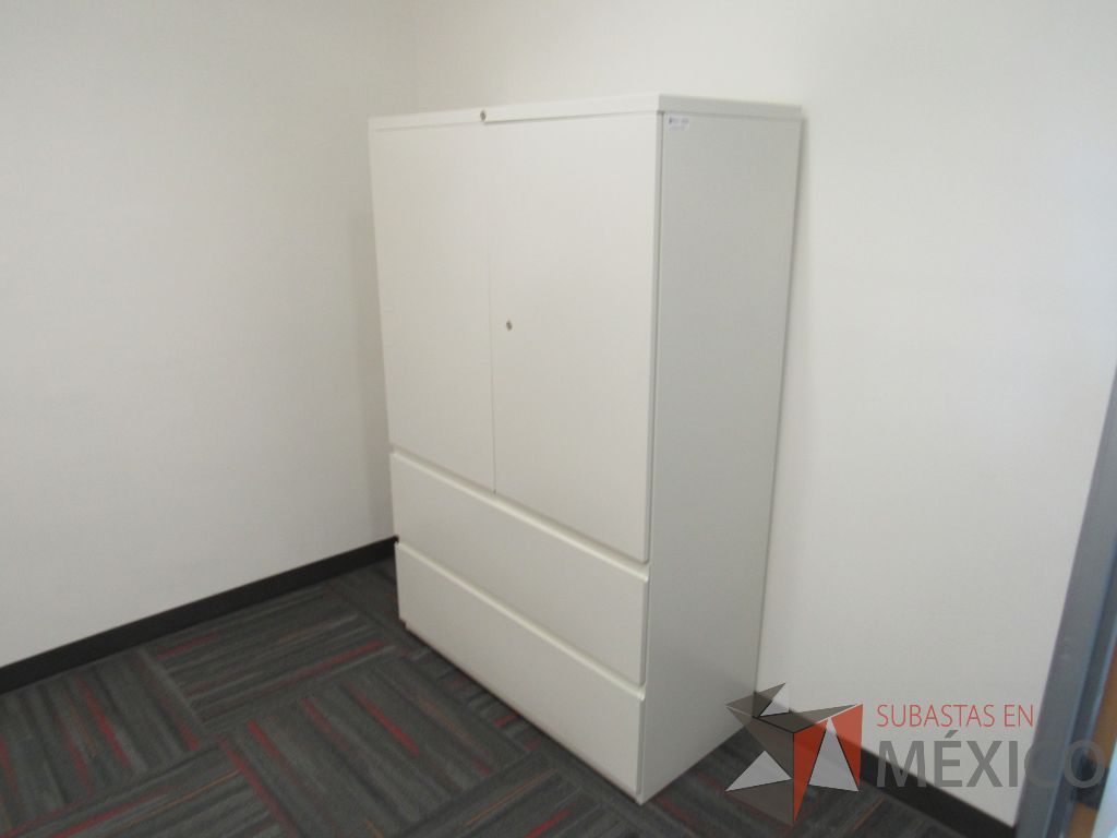 Lote 002 - Gabinete alto con 2 puertas y 2 cajones color blanco - Imagen 2