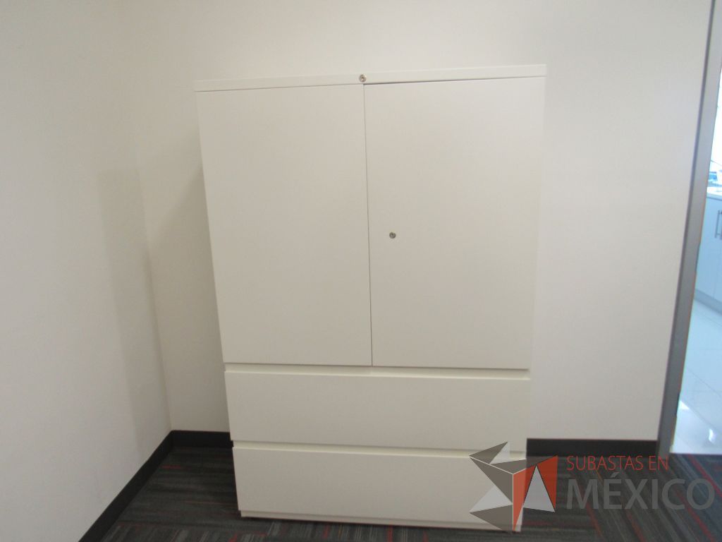 Lote 002 - Gabinete alto con 2 puertas y 2 cajones color blanco - Imagen 4