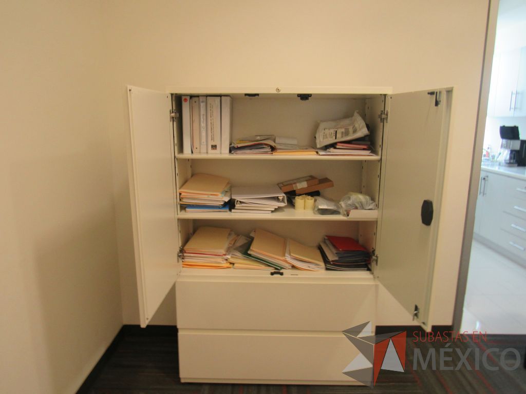 Lote 002 - Gabinete alto con 2 puertas y 2 cajones color blanco - Imagen 5