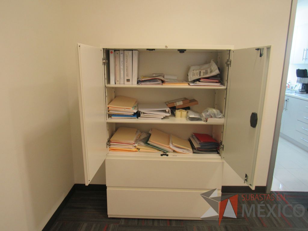 Lote 002 - Gabinete alto con 2 puertas y 2 cajones color blanco - Imagen 6