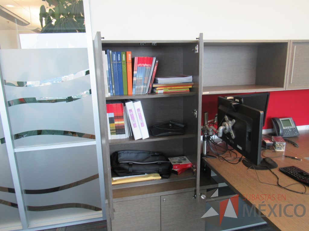 Lote 008 - Escritorio en escuadra con credenza y gabinete alto - Imagen 9