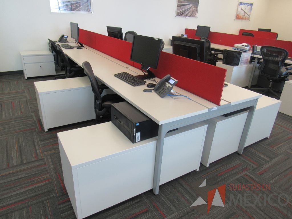 Lote 013 - Estación de trabajo para 6 personas con 6 credenzas de 2 cajones y 1 entrepaño color blanco - Imagen 7