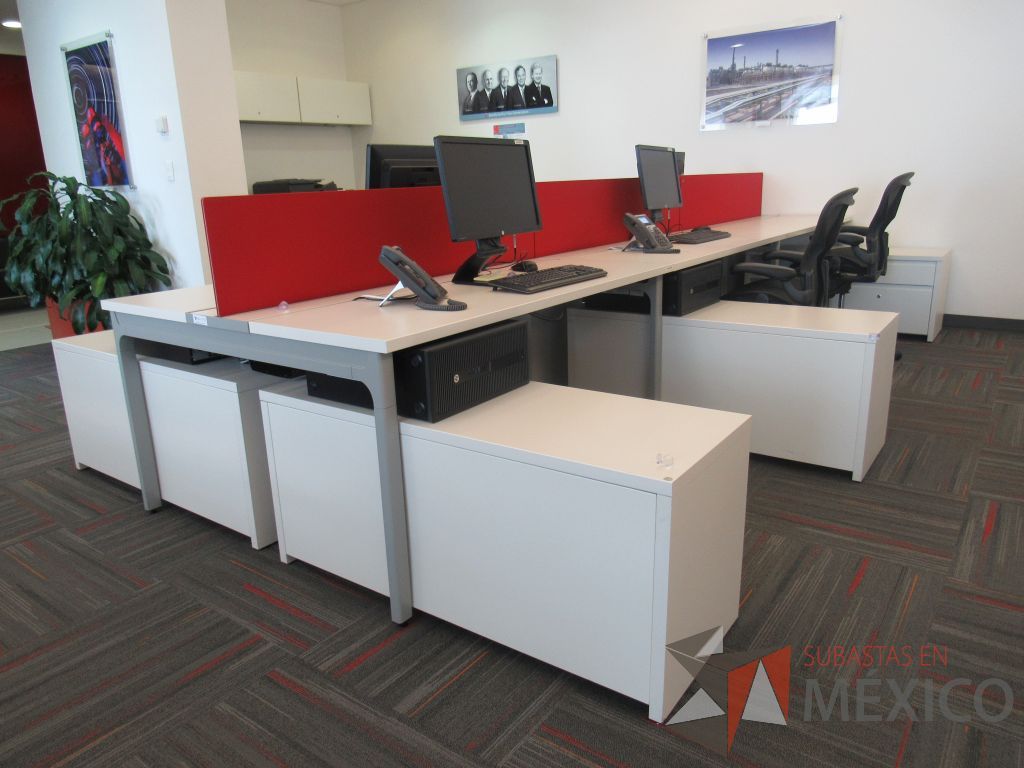 Lote 013 - Estación de trabajo para 6 personas con 6 credenzas de 2 cajones y 1 entrepaño color blanco - Imagen 13