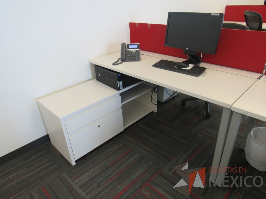 Lote 014 - Estación de trabajo para 4 personas con 3 credenzas de 2 cajones y 1 entrepaño color blanco - Imagen 10