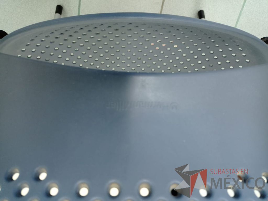 Lote 045 - Silla de visita con 4 patas metálicas, asiento y respaldo color azul marino - Imagen 7