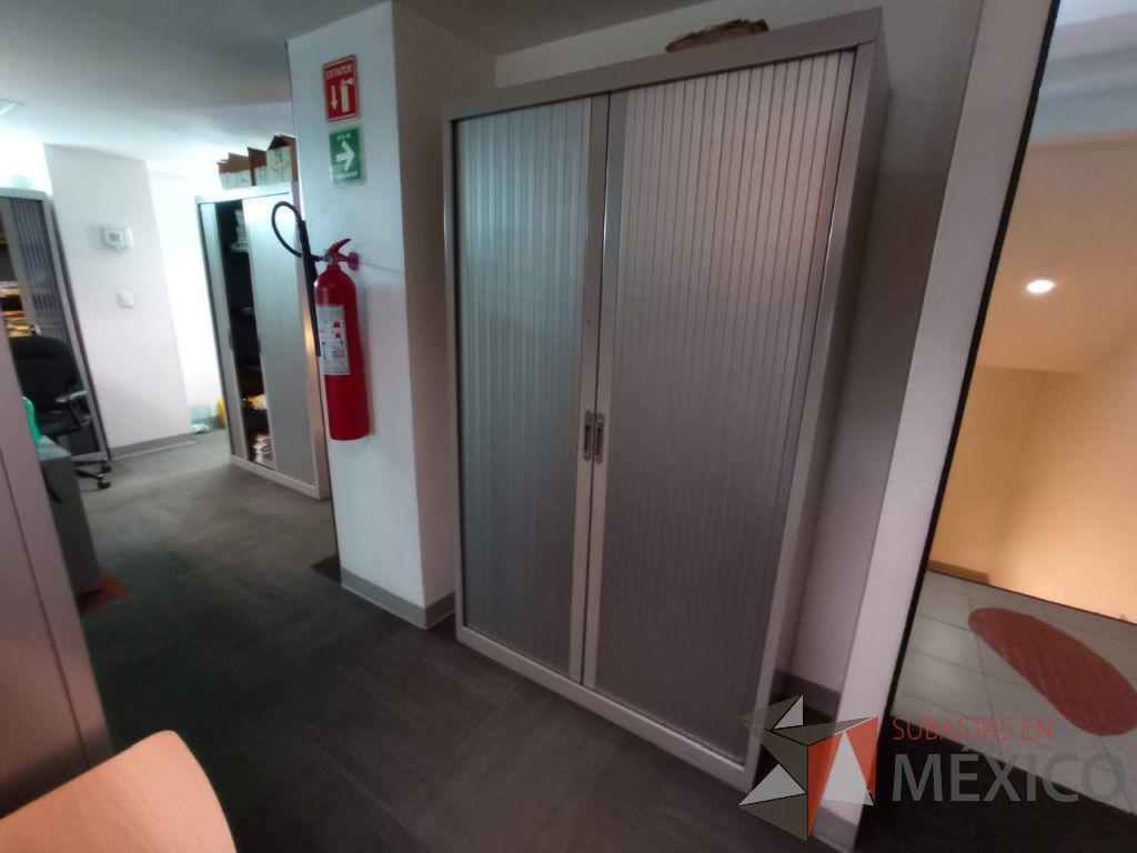 Lote 197 - Gabinete metálico con 2 puertas corredizas color gris - Imagen 6