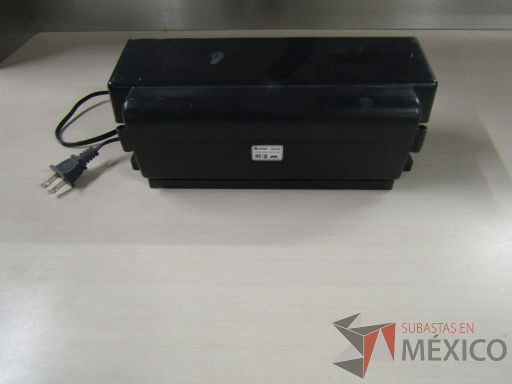 Lote 005 - 250 Lámparas de luz negra y 100 trituradoras de papel - Imagen 17