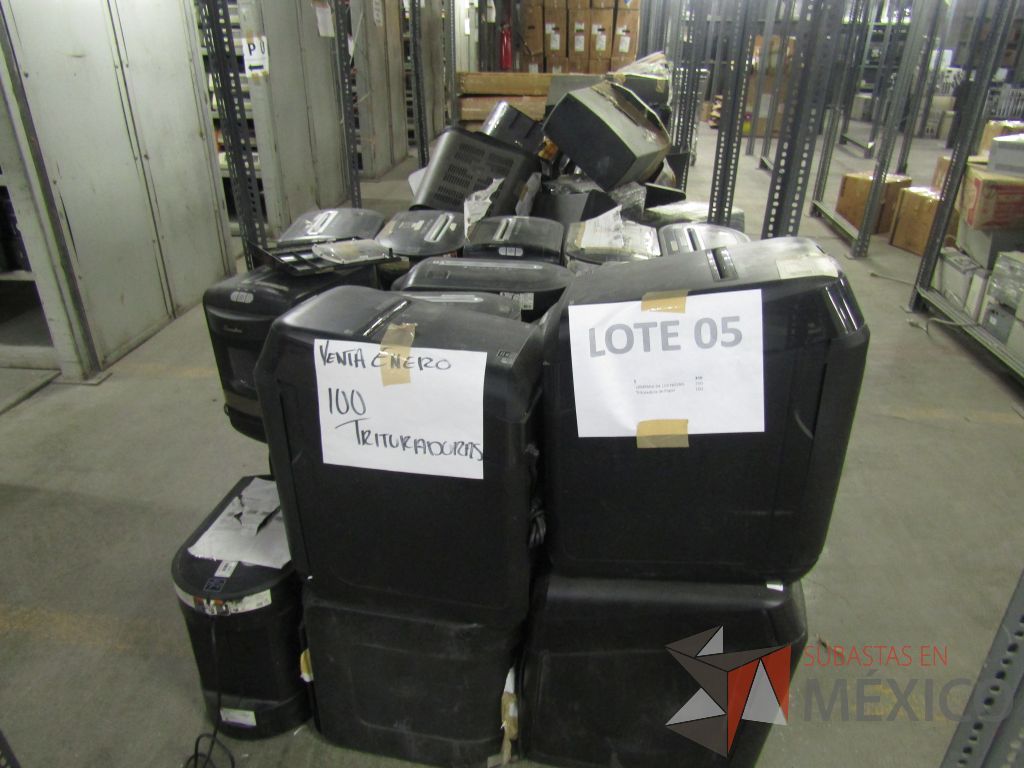Lote 005 - 250 Lámparas de luz negra y 100 trituradoras de papel - Imagen 19
