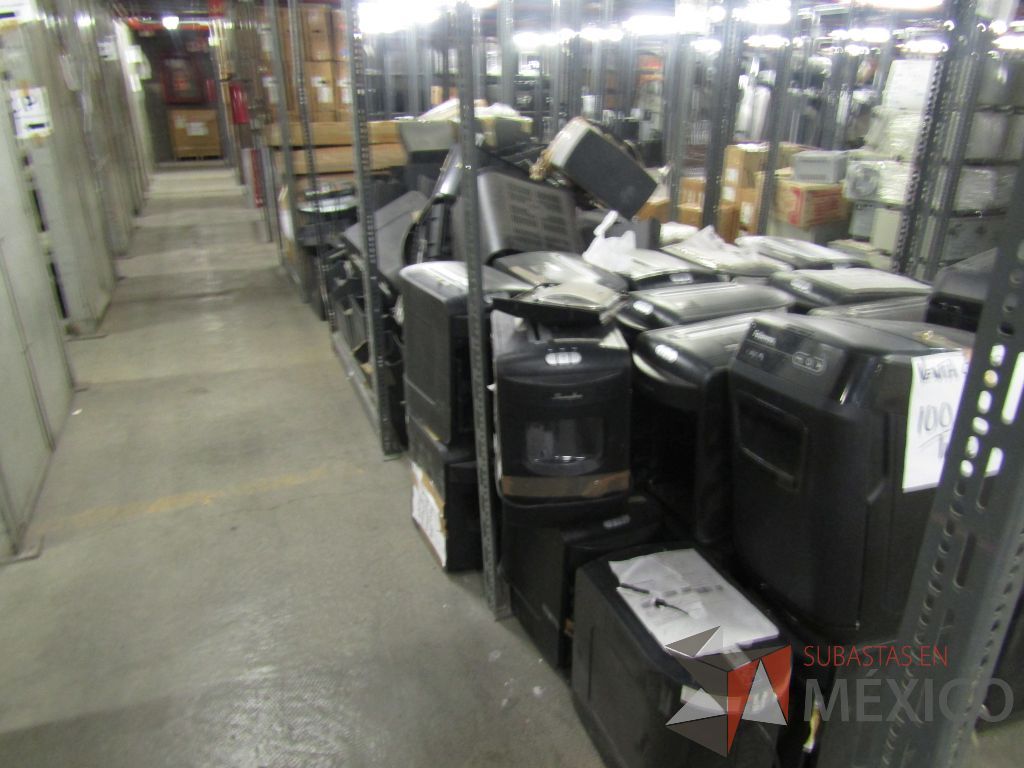 Lote 005 - 250 Lámparas de luz negra y 100 trituradoras de papel - Imagen 22