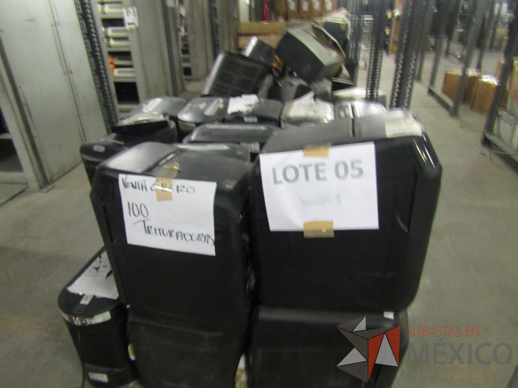 Lote 005 - 250 Lámparas de luz negra y 100 trituradoras de papel - Imagen 36