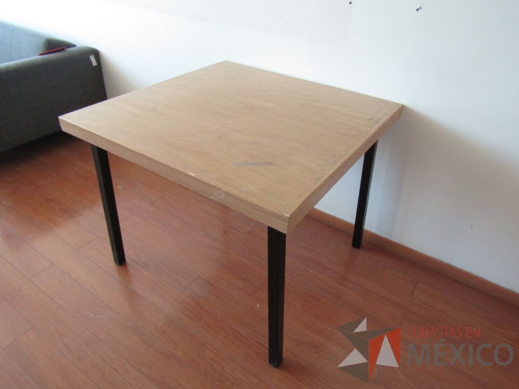 Lote 047 - 3 Mesas de trabajo con estructura métalica y cubierta color madera - Imagen 7