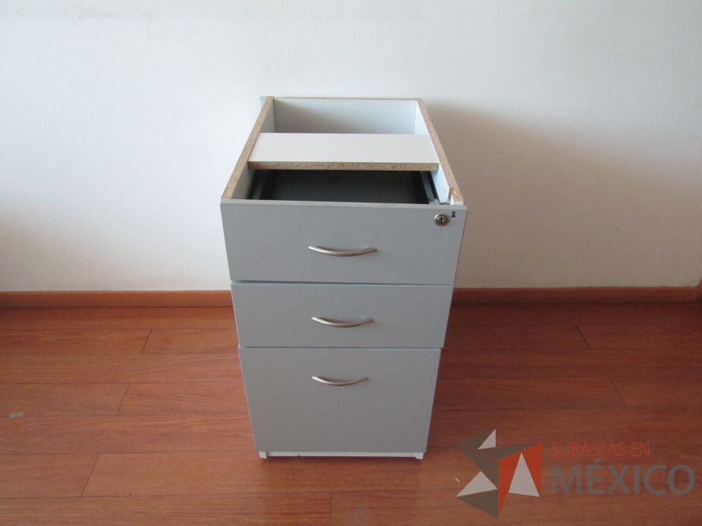 Lote 048 - Archivero vertical de pedestal con 3 cajones color gris con blanco - Imagen 2