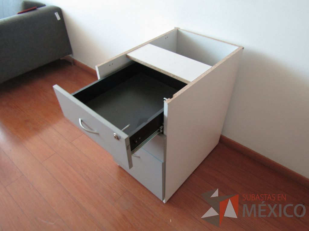 Lote 048 - Archivero vertical de pedestal con 3 cajones color gris con blanco - Imagen 8