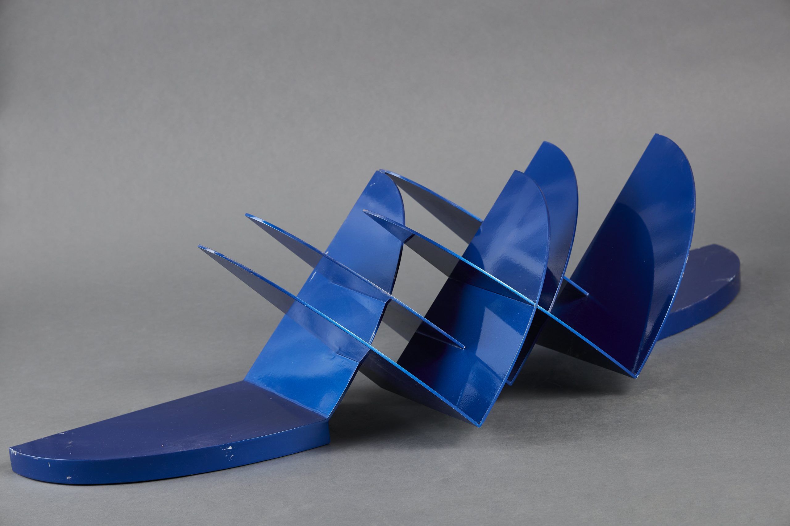 ZINV039 - PEDRO MARTÍNEZ OSORIO - Escultura en acrílico "Vuelo pleno" - Acero con laca