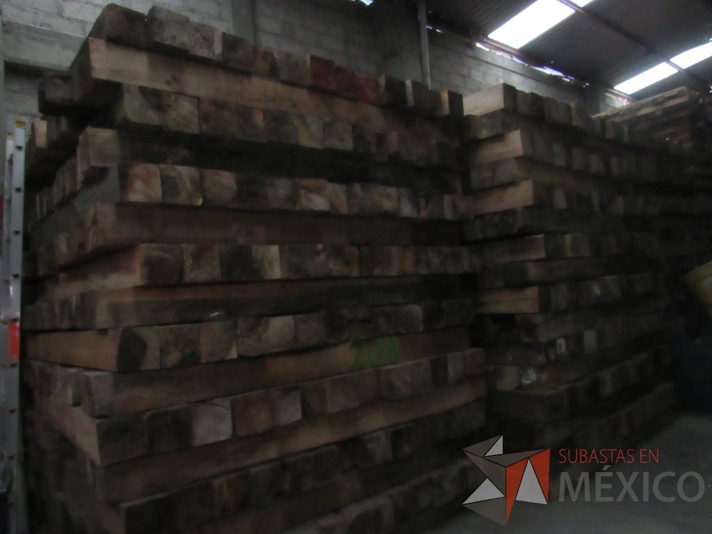 Lote 053 - 1270 Polines de madera usadas