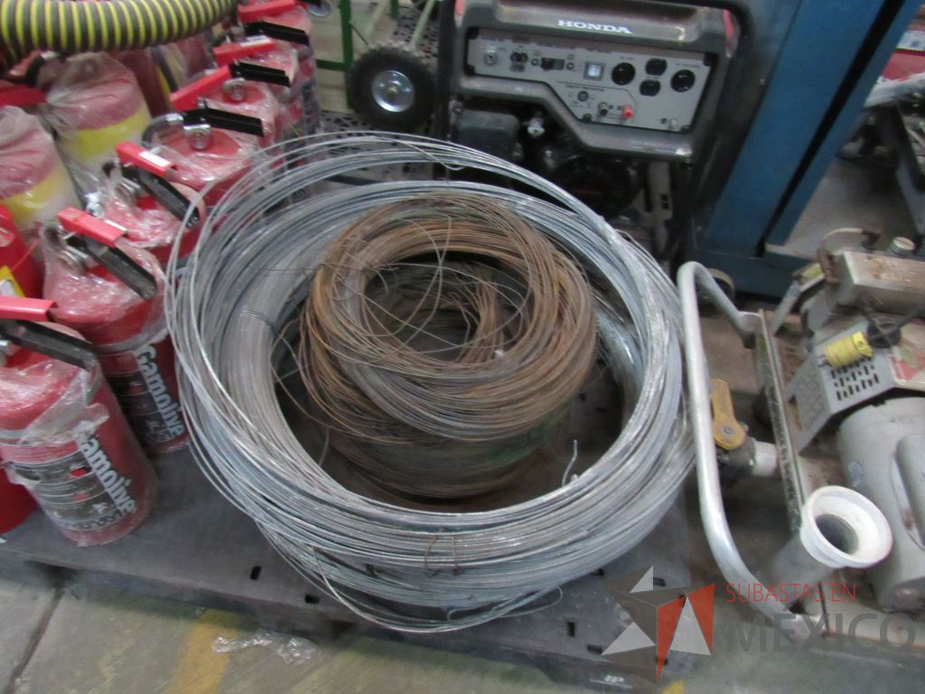 Lote 022 - 130 kg de alambre galvanizado, 5 adaptador porta carrete para tubular de 3/32 ... - Imagen 12