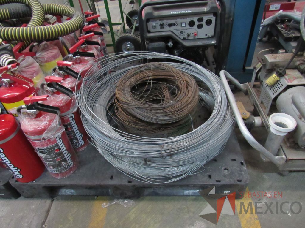 Lote 022 - 130 kg de alambre galvanizado, 5 adaptador porta carrete para tubular de 3/32 ... - Imagen 20