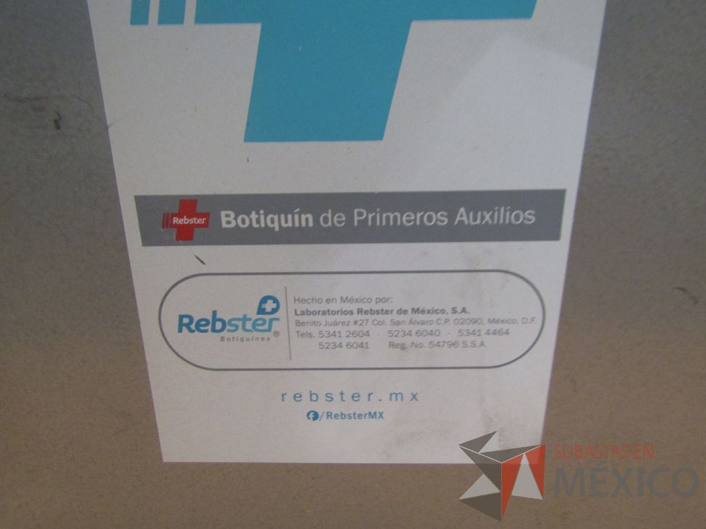 Lote 016 - 126 Artículos de enfermería, collarín, camillas de primeros auxilios, desfibrilador... - Imagen 84