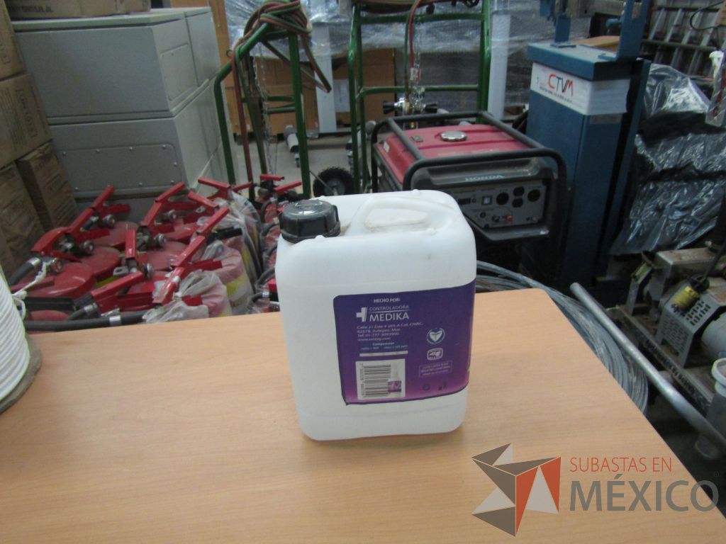 Lote 021 - 180 litros de aceite hidráulico 15W40, y 5 litros de antiséptico - Imagen 9