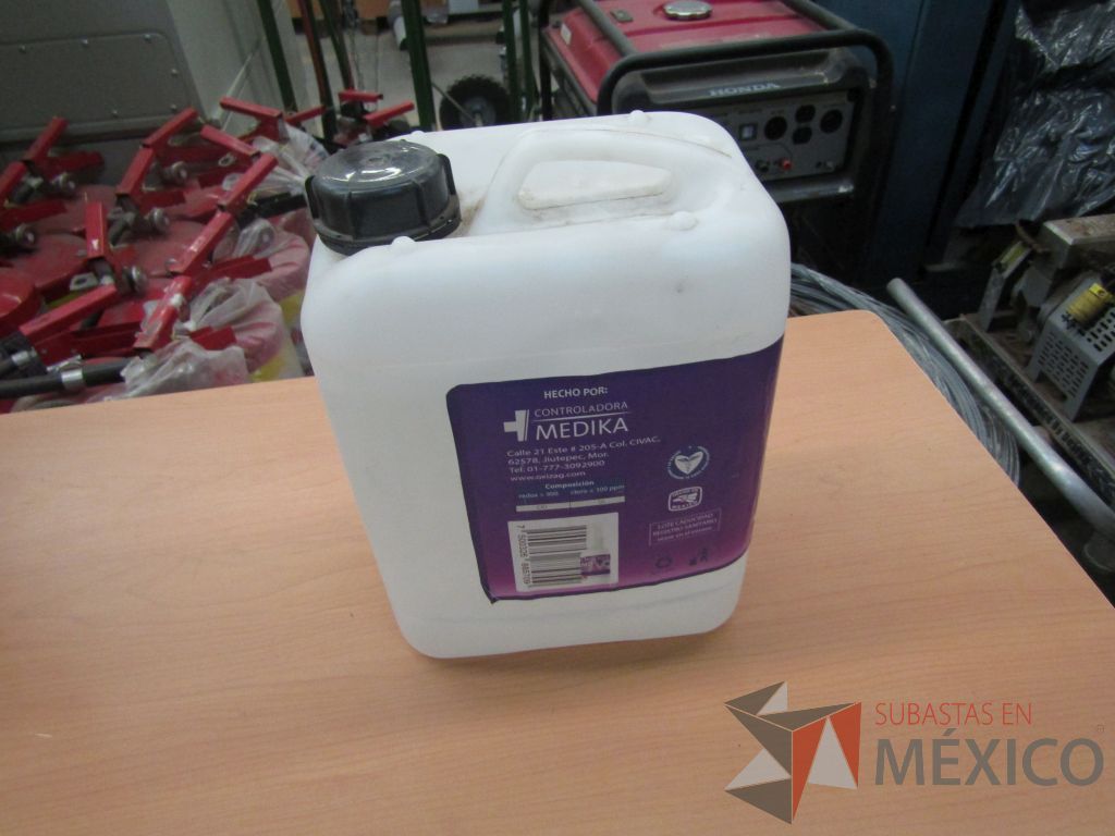 Lote 021 - 180 litros de aceite hidráulico 15W40, y 5 litros de antiséptico - Imagen 10