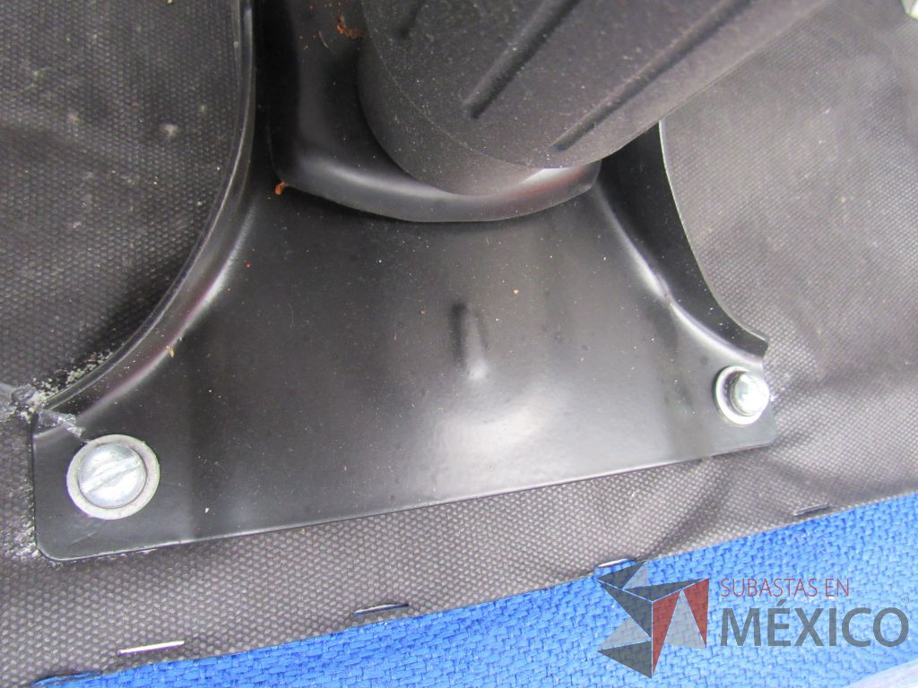 Lote 005 - Silla operativa con ruedas, descansabrazos, asiento en tela color azul - Imagen 9